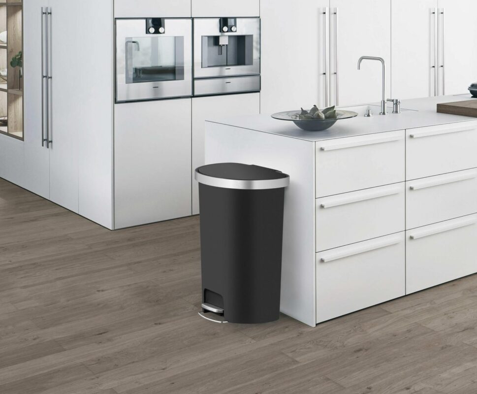 Better Homes and Gardens 14.5 Gallon Trash Can, Plastic Step On Kitchen Trash Can, Black - Image 14