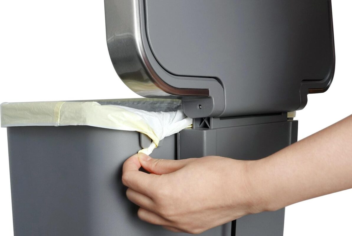 Better Homes and Gardens 11.9 Gallon Trash Can, Plastic Step-On Kitchen Trash Can, Gray - Image 11