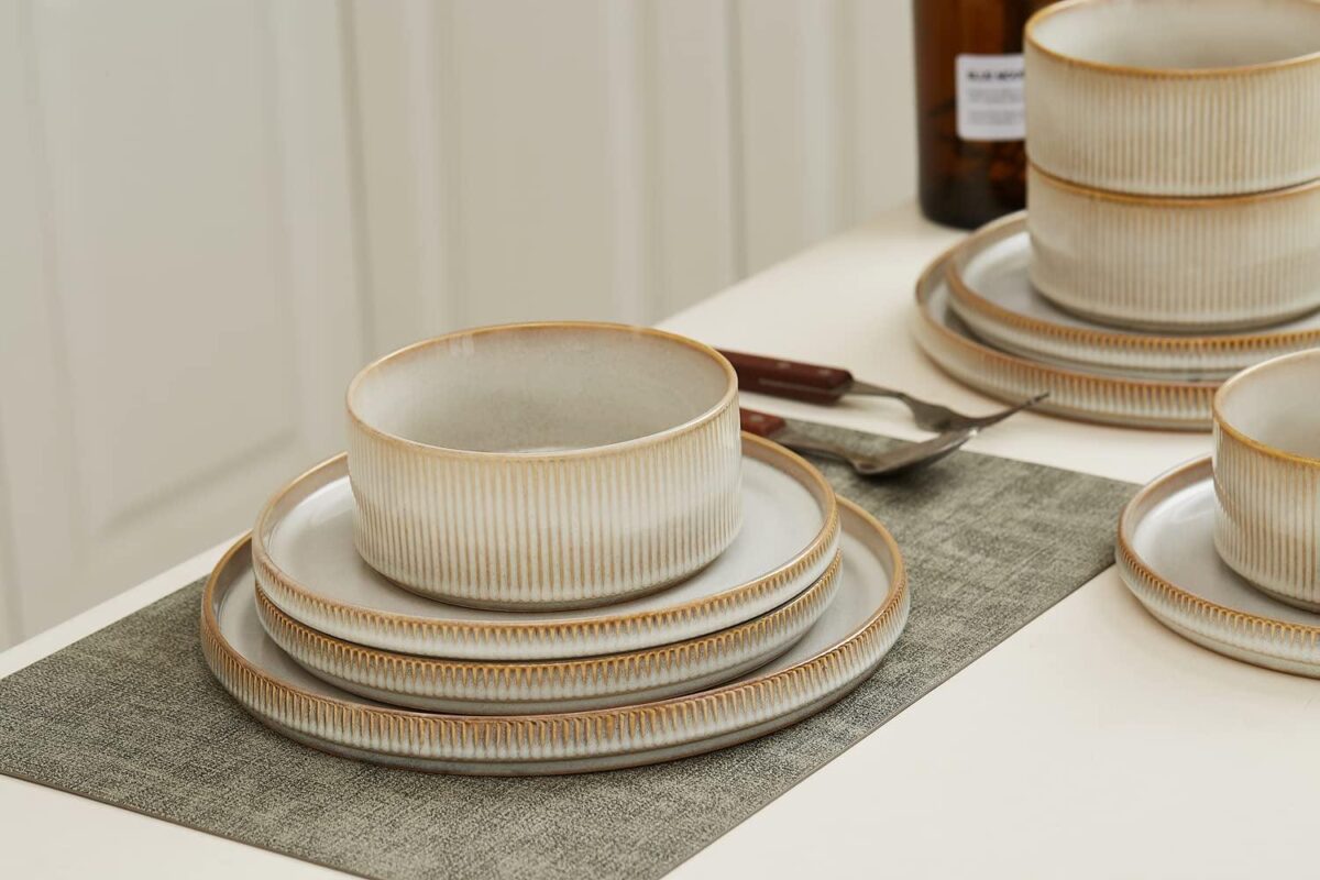 Famiware Star Stoneware Dinnerware Sets, Plates and Bowls Set for 4, 12 Piece Dish Set, Cappuccino White - Image 6