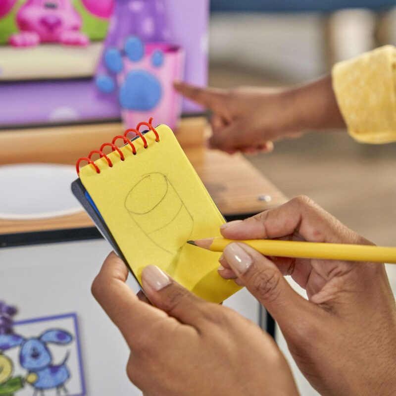 KidKraft Blue's Clues and You! Cooking-Up-Clues Wooden Play Kitchen and Handy Dandy Notebook - Image 3