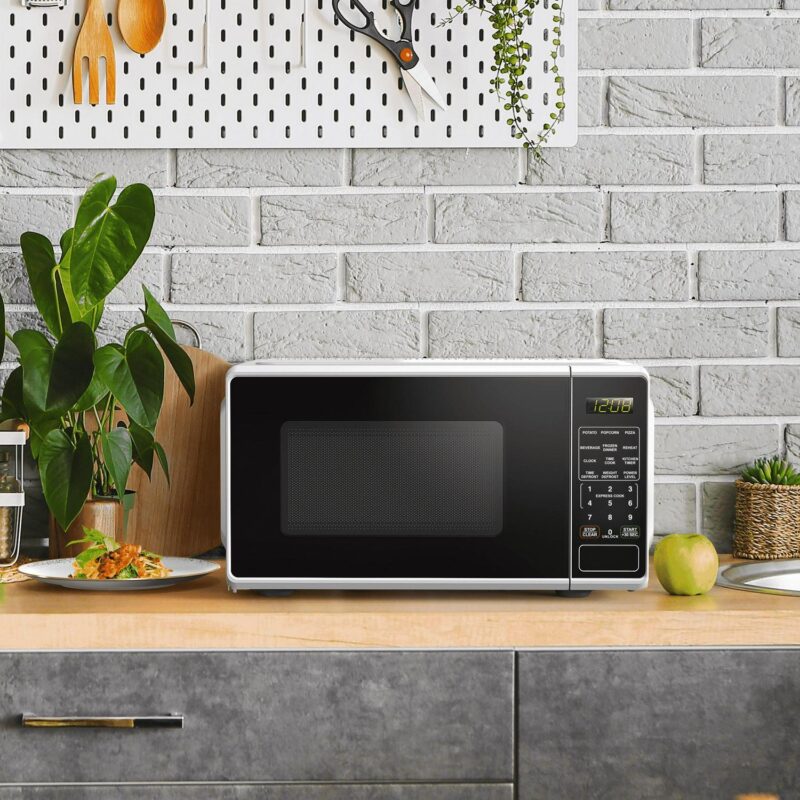Mainstays 0.7 Cu ft Countertop Microwave Oven, 700 Watts, White - Image 9