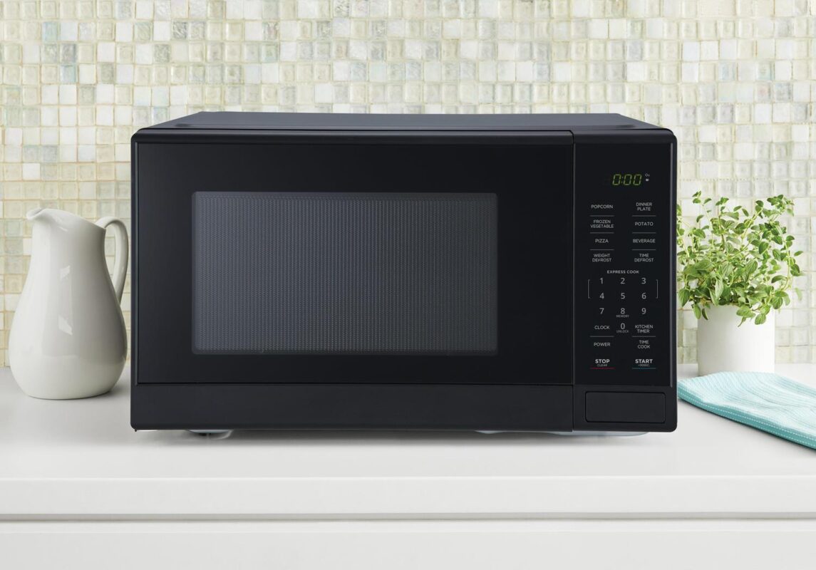 Mainstays New 1.1 Cu ft Microwave Oven in Black Color - Image 2