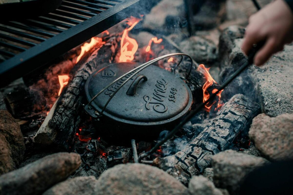 Stansport 6 Pieces Cast Iron Camping Mess Kits - Image 9