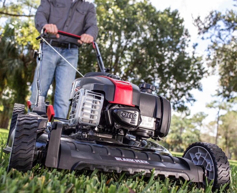 Black Max 21-inch 125cc Gas Push Mower with Briggs and Stratton Engine (Assembled Product Weight 46.9 lb; 22.10-inch Height) - Image 5