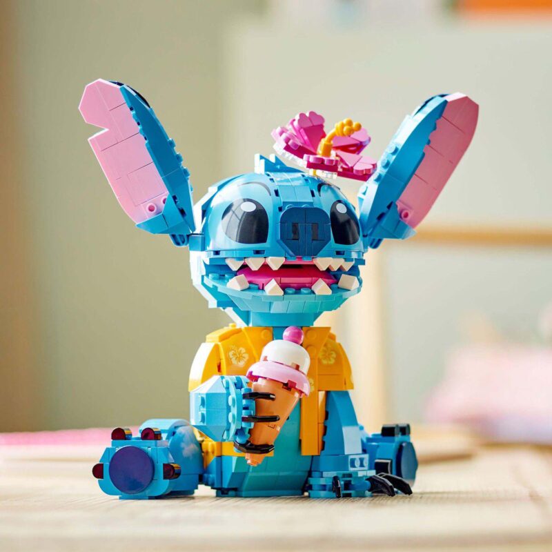 Disney's Lilo and Stitch 43249 Building Kit (730 Pieces) by LEGO - Image 6