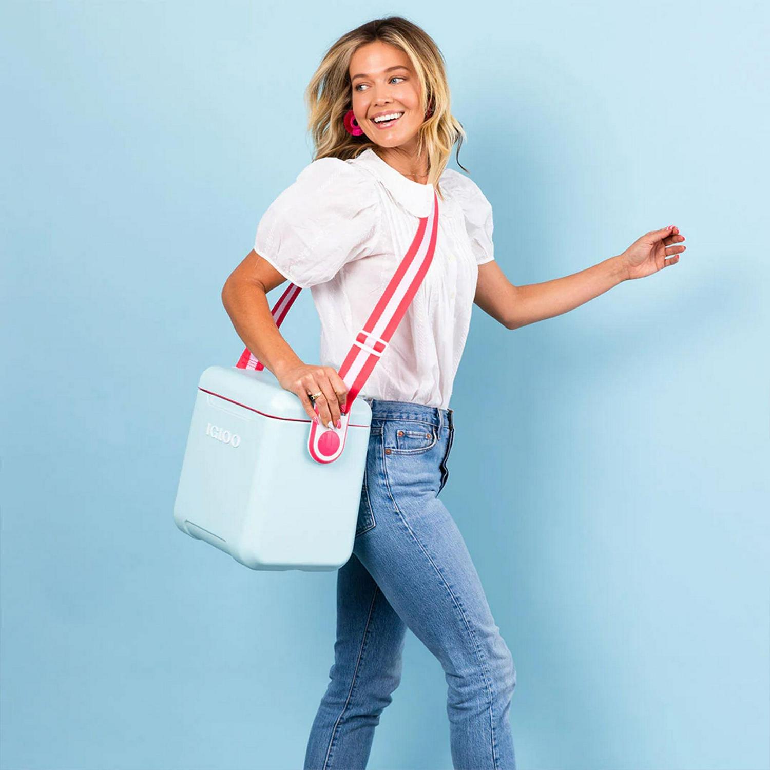 Igloo 11 Quart Tag Along Too Strapped Picnic Style Cooler, Light Gray 4 Igloo 11 Quart Tag Along Too Strapped Picnic Style Cooler, Light Gray - Image 4