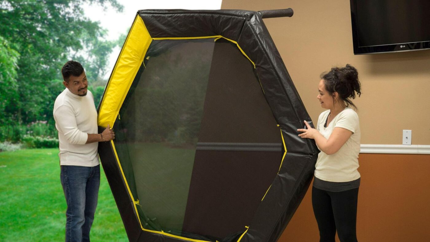 JumpKing 7.5-Foot Trampoline, with Enclosure, Black/Yellow - Image 5