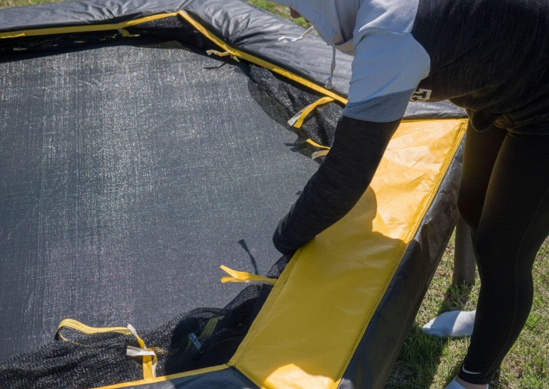 JumpKing 7.5-Foot Trampoline, with Enclosure, Black/Yellow - Image 6