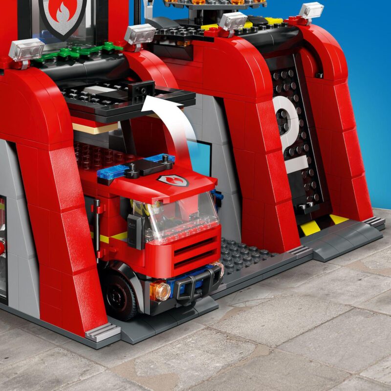 LEGO City Fire Station with Fire Truck Pretend Play Toy 60414 (843 Pieces) - Image 3