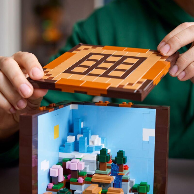 LEGO Minecraft The Crafting Table 21265 Building Kit (1195 pieces) - Image 3
