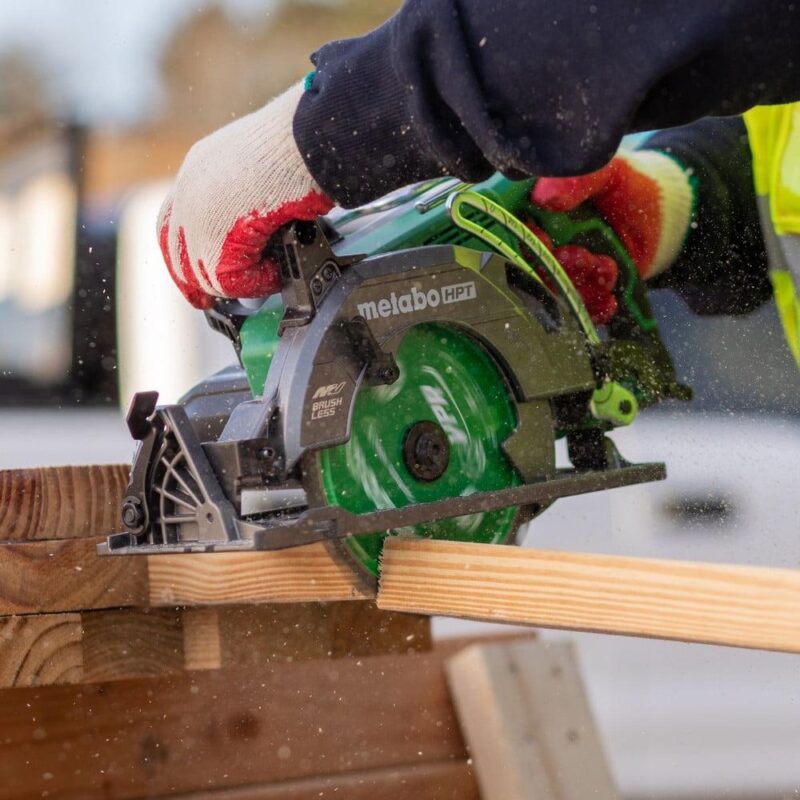 MultiVolt 36V Brushless Lithium-Ion 7-1/4 in. Cordless Rear Handle Circular Saw Kit (4 Ah) - Image 7