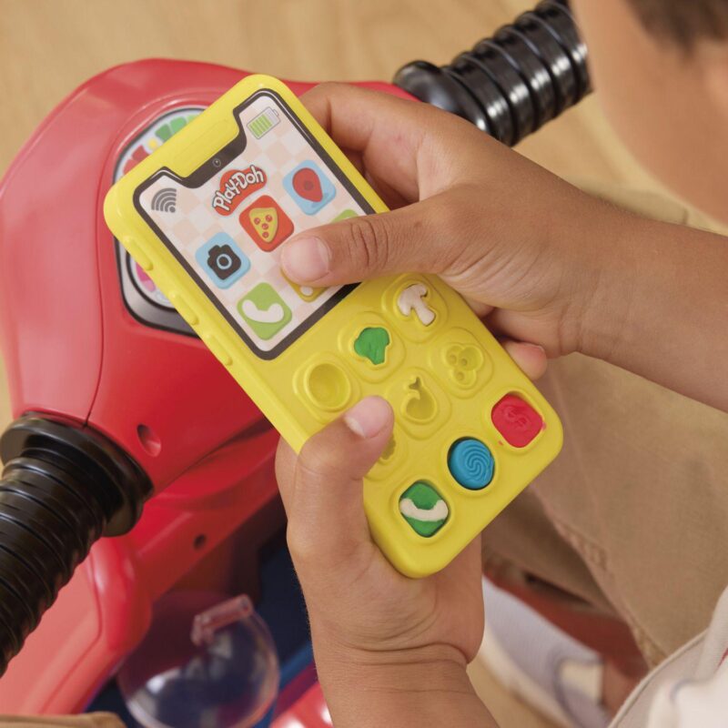 Play-Doh Ride-On Pizza Delivery Scooter Playset - Image 8