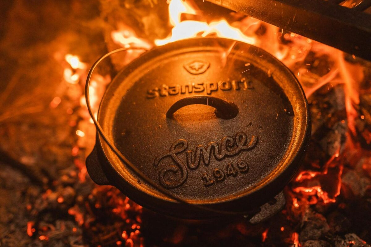 Stansport 2 QT Pre-Seasoned Cast Iron Dutch Oven with Legs - Image 4