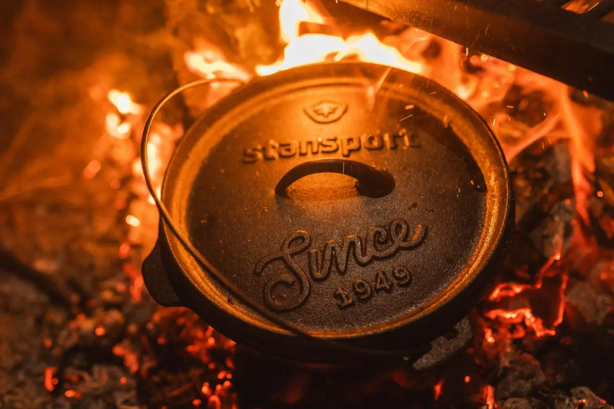 Stansport 2 QT Pre-Seasoned Cast Iron Dutch Oven with Legs - Image 4