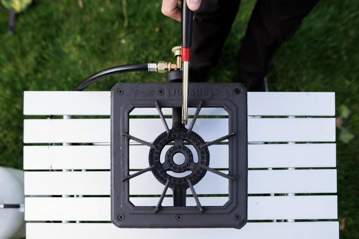 Stansport Single Burner Cast Iron Stove with Regulator Hose 208-100 - Image 6