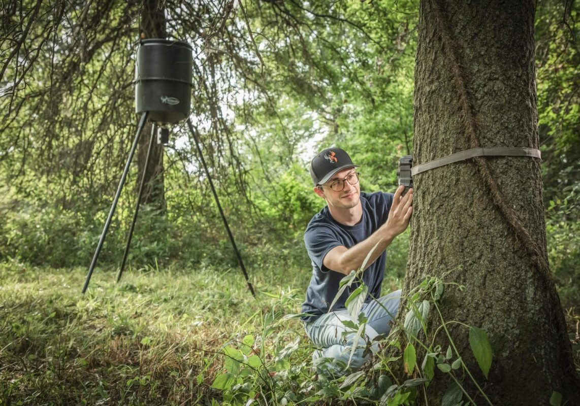 Wildgame Innovations 40 gal Quick Set Automatic Feeder for Deer, Turkey and More - Image 4