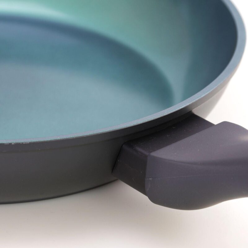 2 Piece Ceramic Non-Stick Fry Pan Set in Matte Charcoal Grey - Image 4