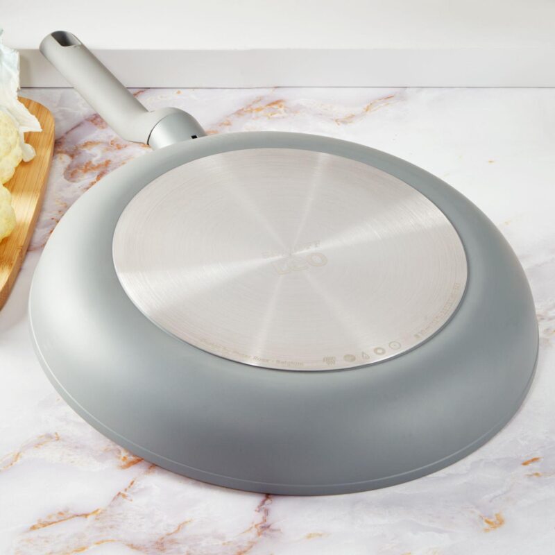 BergHOFF Leo Balance 2-piece Nonstick Sage Aluminum Fry Pan Set - Image 6