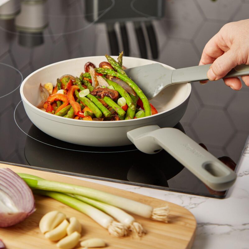 BergHOFF Leo Balance 2-piece Nonstick Sage Aluminum Fry Pan Set - Image 5
