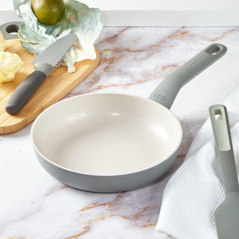 BergHOFF Leo Balance 2-piece Nonstick Sage Aluminum Fry Pan Set - Image 4