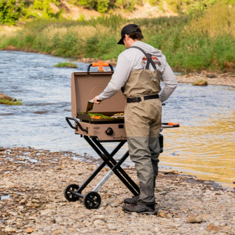 Blackstone Adventure Ready 2-Burner 22  Propane Omnivore Griddle with Flexfold Legs in Outback Tan - Image 12