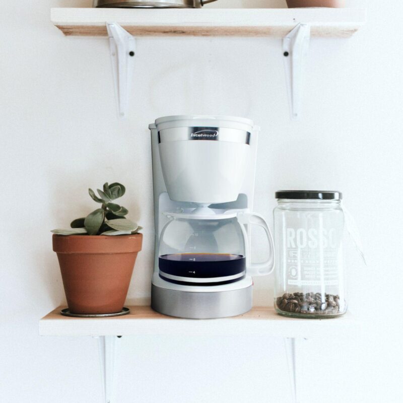 Brentwood 10 Cup 800 Watt Coffee Maker in White - Image 2