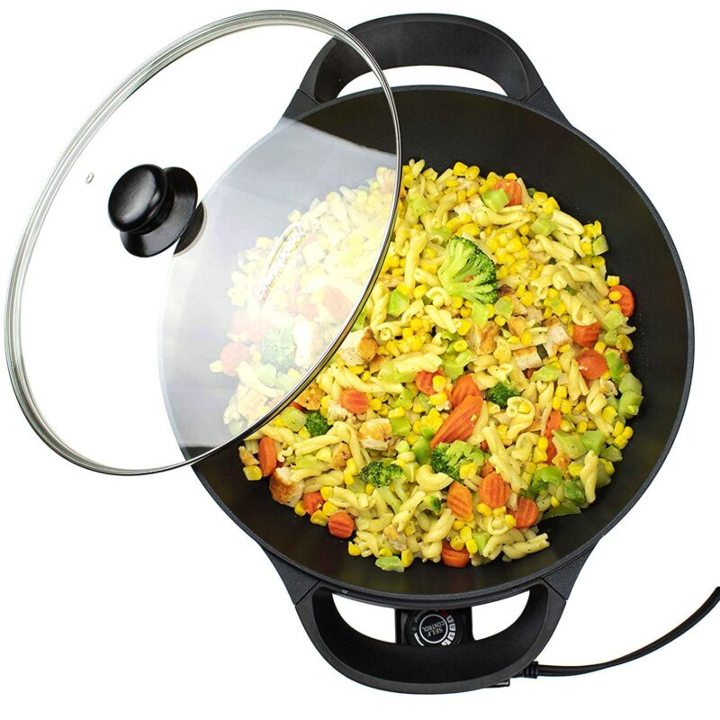 Brentwood 13in Non-Stick Flat Bottom Electric Wok Skillet with Vented Glass Lid in Black - Image 3