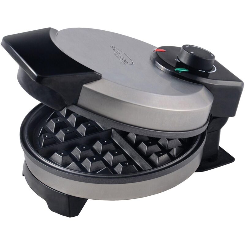 Brentwood Select Nonstick Belgian Waffle Maker in Stainless Steel - Image 4