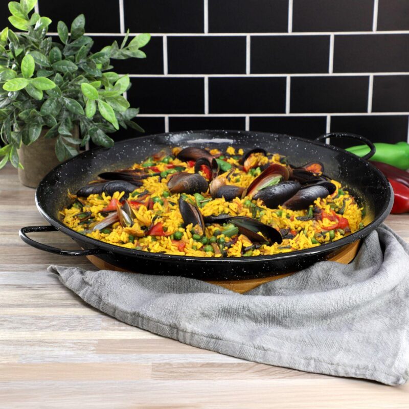Castillo 15 Inch Enameled Steel Paella Pan in Speckled Black - Image 5