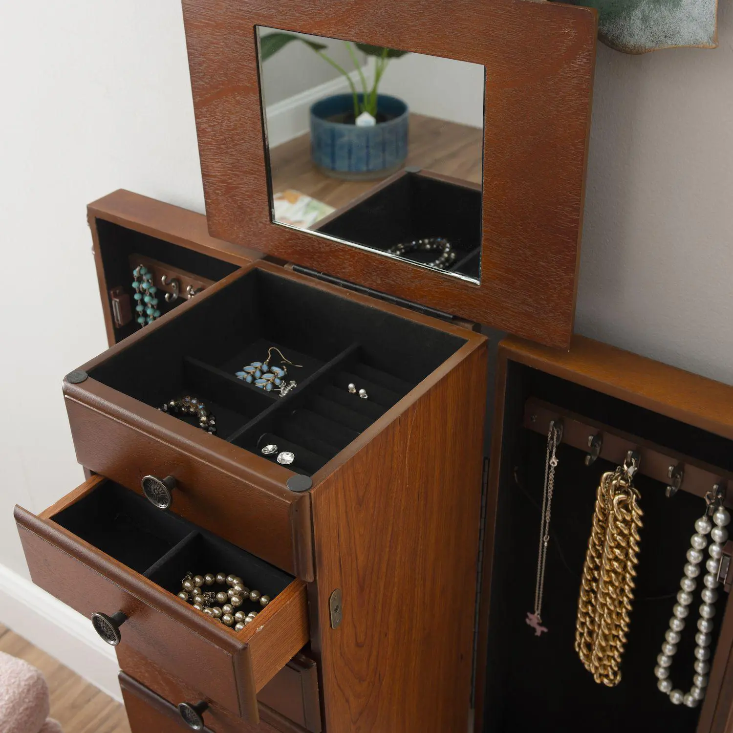 Linon Ollie Jewelry Armoire 6 Linon Ollie Jewelry Armoire - Image 6