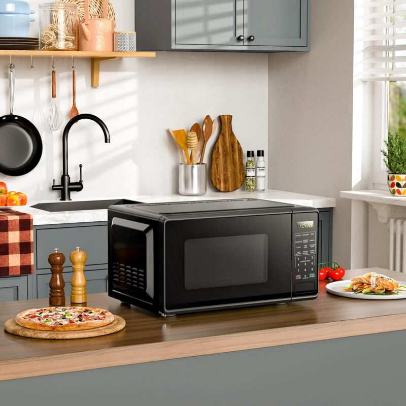 Mainstays 0.7 Cu ft Countertop Microwave Oven, 700 Watts, Black - Image 8