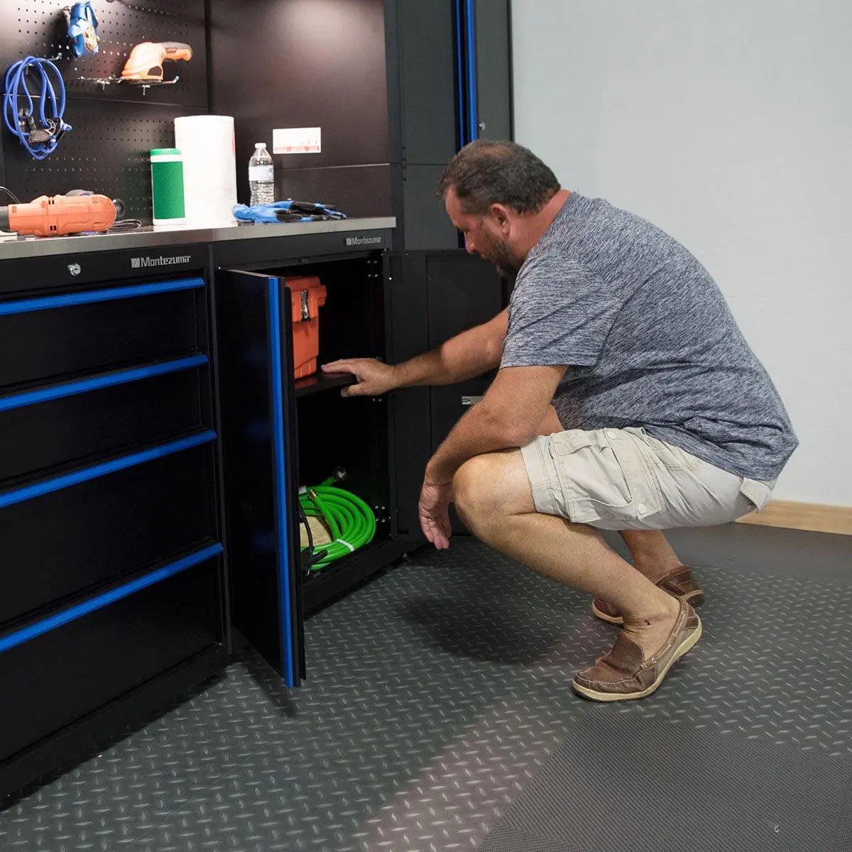 Montezuma Steel Garage Tool Storage System 30.5 x 24 Locking Workbench 9 Montezuma Steel Garage Tool Storage System 30.5 x 24  Locking Workbench - Image 9