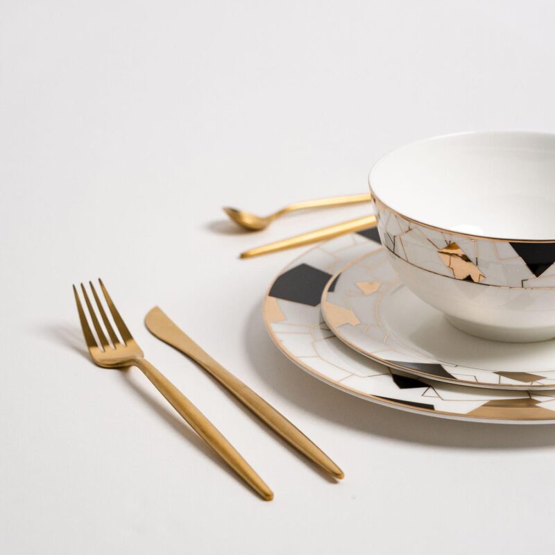 Ozarke's Aurora Black Plate Set - Image 3