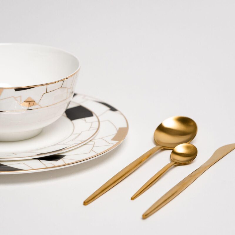 Ozarke's Aurora Black Plate Set - Image 4