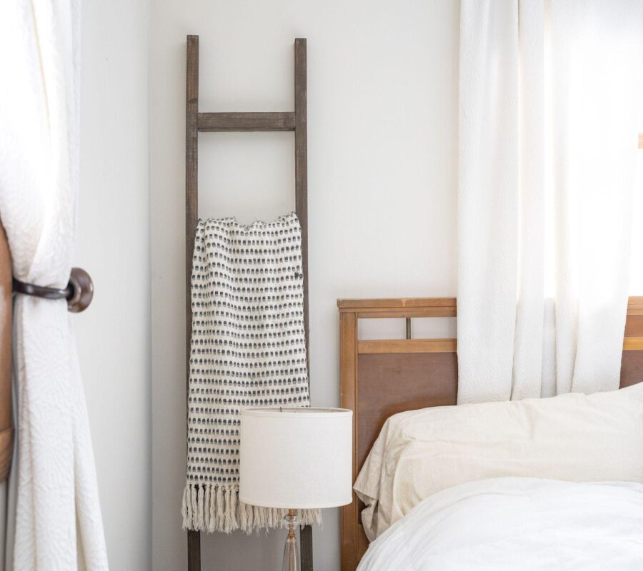 Rustic Farmhouse 4ft Reclaimed Wood Decorative Bookcase Ladder - Image 2