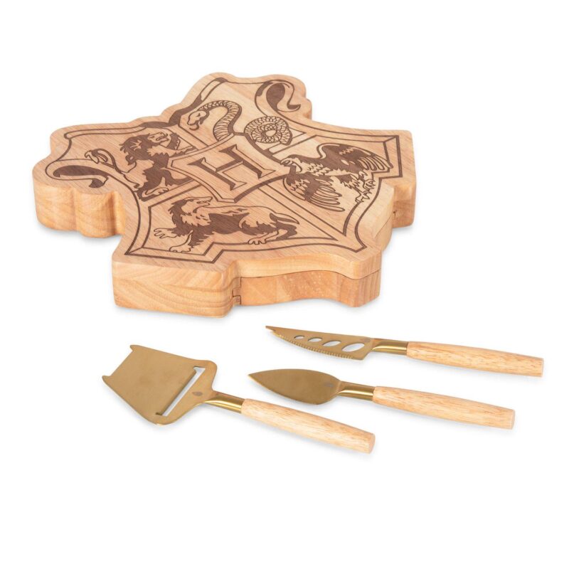 Toscana Harry Potter Hogwarts Crest Cheese Set with Tools - Image 4