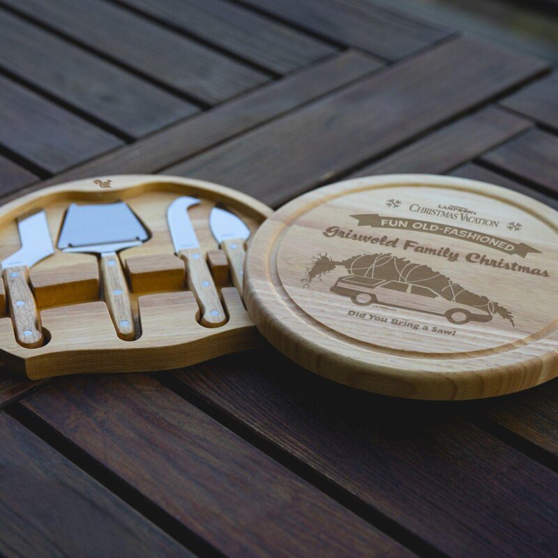 Toscana National Lampoon's Christmas Vacation Circo Cheese Cutting Board and Tools Set - Image 2