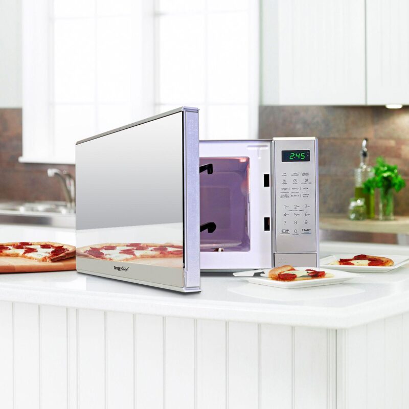 Total Chef 700-Watt Countertop Microwave Oven - Image 4