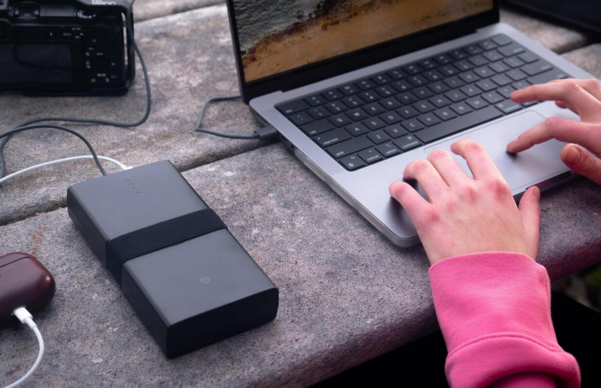 YADA Power Bank Pro, 60W USB-C, Car Battery Jump Starter, 10W Wireless Charger, 18W USB-A, 10000mAH. - Image 6