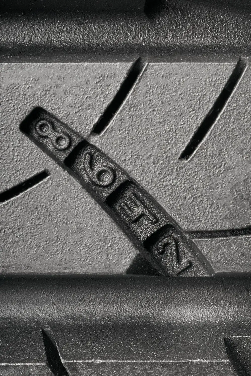 Goodyear Assurance Outlast 225/65R17 102H All-Season Tire Fits: 2018-23 Chevrolet Equinox LT, 2015-17 Subaru Outback 3.6R Touring 2 Goodyear Assurance Outlast 225/65R17 102H All-Season Tire Fits: 2018-23 Chevrolet Equinox LT, 2015-17 Subaru Outback 3.6R Touring - Image 2