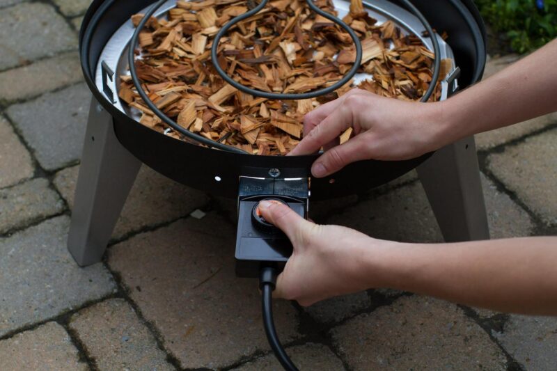 Americana 2-in-1 Electric Combination Water Smoker - Image 2