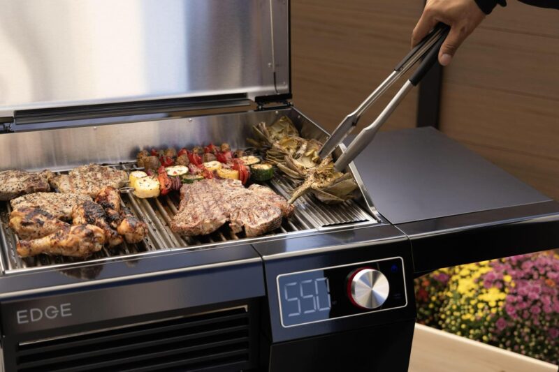 Charbroil Edge Electric Grill in Black - Image 9
