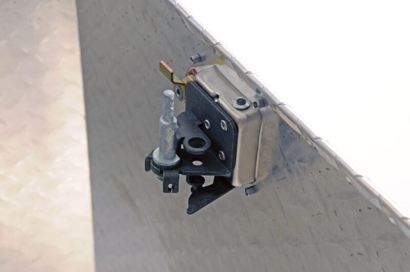 Dee Zee 91716 Triangle Trailer Tool Box - Image 5
