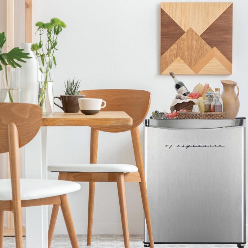Frigidaire, 1.6 Cu. ft. Capacity Retro Refrigerator with Chrome Trim, EFR182, Platinum - Image 5