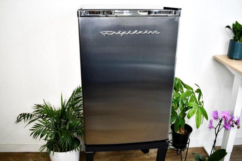 Frigidaire, 4.5 Cu. Ft. Compact Fridge with Chrome Trim - EFR492, Platinum - Image 19