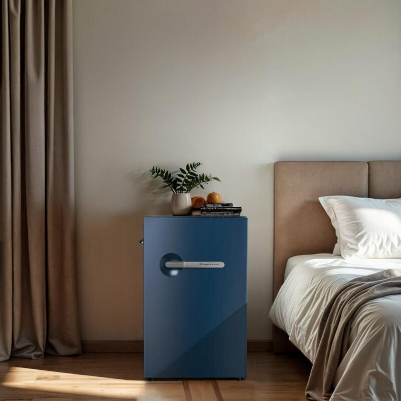 Frigidaire 4.5 cu. ft. retro compact fridge built-in side bottle opener W: 21.65  x L: 22.24  X H: 32.91  (Azure) - Image 6