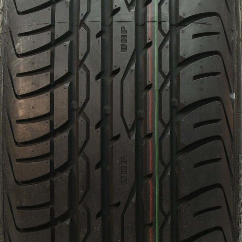Zenna Argus-UHP All Season 265/40R22 106V XL Passenger Tire - Image 4