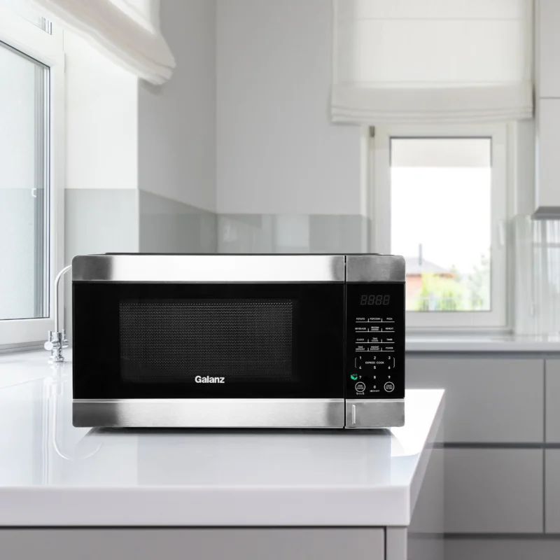 Galanz 0.9 cu ft Countertop Microwave Oven in Black - Image 2