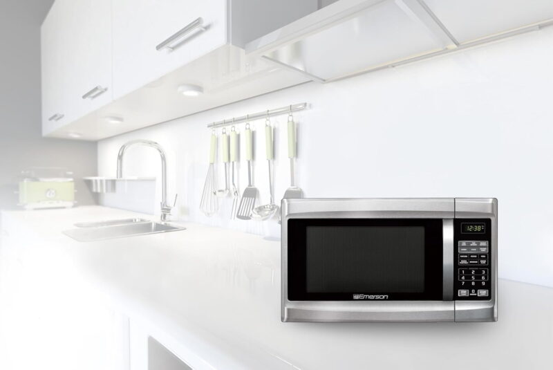 Emerson 1.3 Cu Ft 1000 Watt, Touch Control Microwave Oven, Stainless Steel/Black, MW1338SB - Image 6