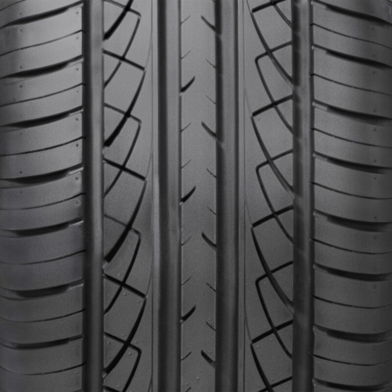 GT Radial Champiro UHP A/S UHP All Season 235/40ZR18 95Y XL Passenger Tire - Image 4